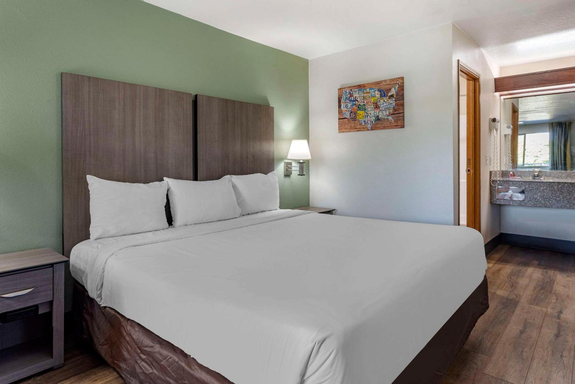 Econo Lodge Portland Airport Exterior foto