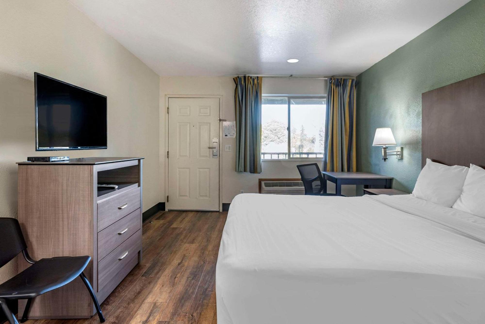 Econo Lodge Portland Airport Exterior foto